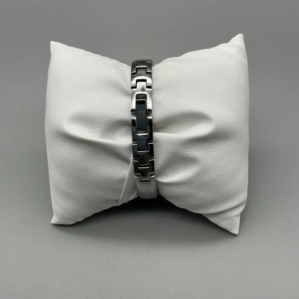 Anne Klein see photos